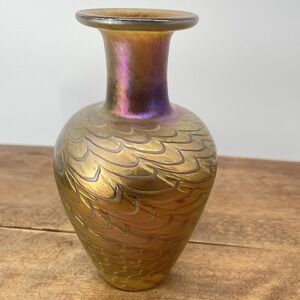 Signed Robert Held Pulled‎ Feather Wave Iridescent Gold Purple Glass Bud Vase 6"